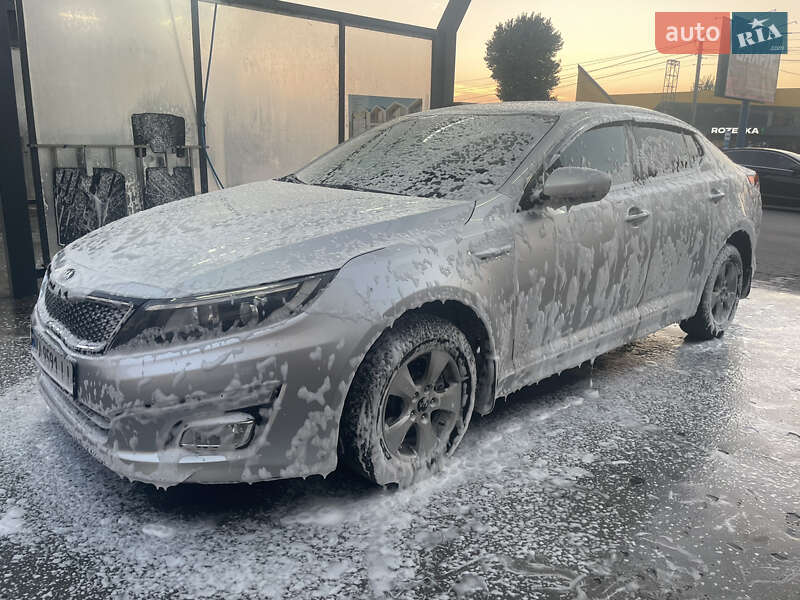 Седан Kia K5 2015 в Києві