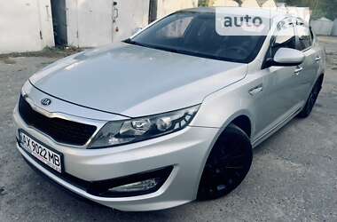 Седан Kia K5 2012 в Кременчуці