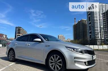 Седан Kia K5 2016 в Киеве