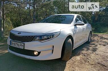 Седан Kia K5 2015 в Одессе