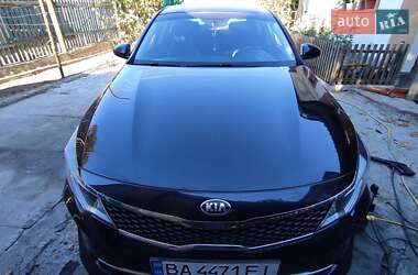 Седан Kia K5 2016 в Александровке