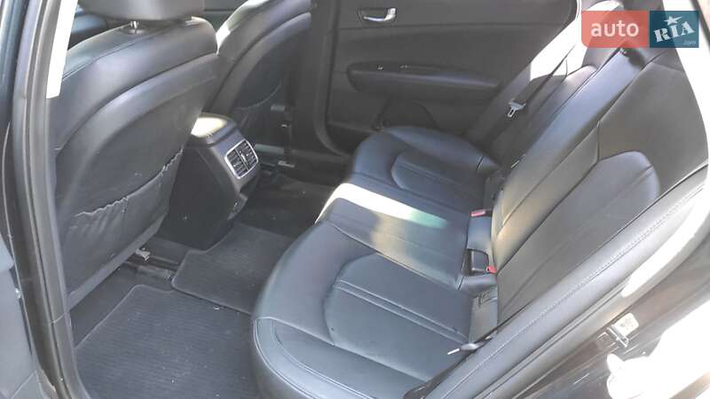 Седан Kia K5 2016 в Александровке