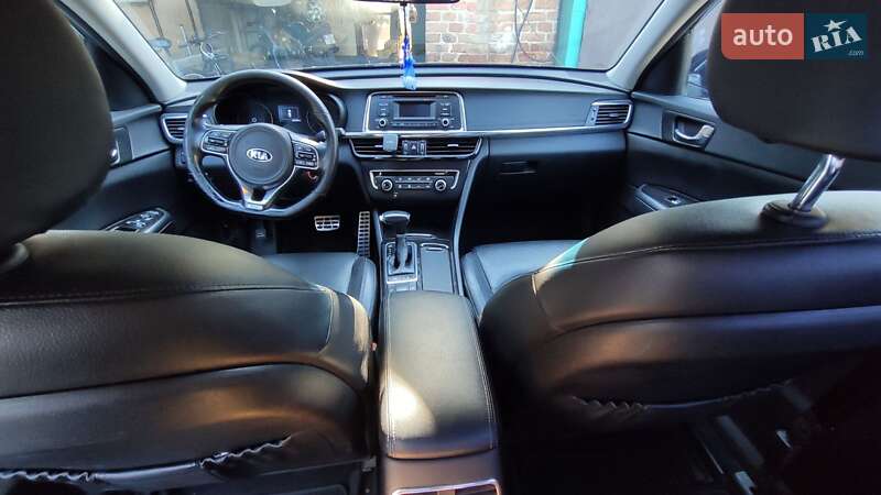 Седан Kia K5 2016 в Александровке