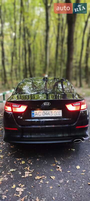 Седан Kia K5 2015 в Луцке