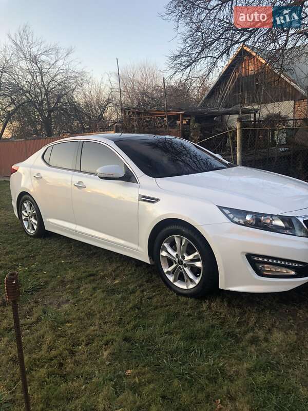 Седан Kia K5 2010 в Львове