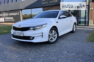 Седан Kia K5 2017 в Днепре