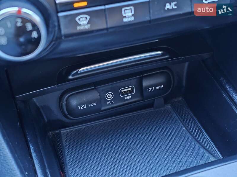 Седан Kia K5 2017 в Тернополі