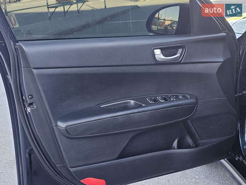 Седан Kia K5 2017 в Тернополі