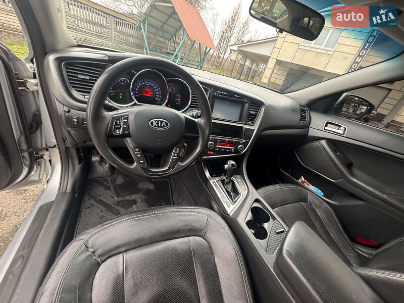 Седан Kia K5 2011 в Тячеві