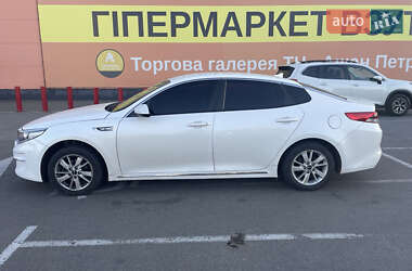 Седан Kia K5 2015 в Києві