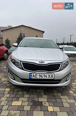 Седан Kia K5 2014 в Днепре