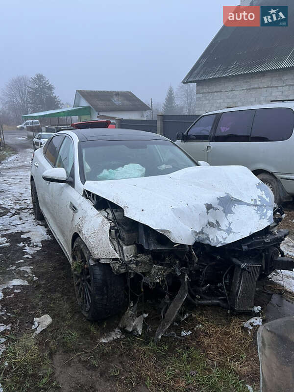 Седан Kia K5 2017 в Долине