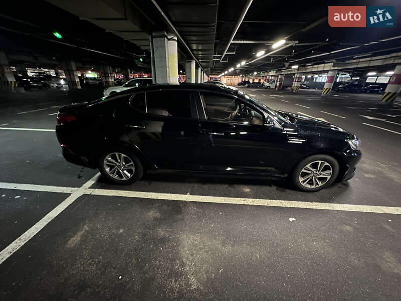 Седан Kia K5 2014 в Киеве