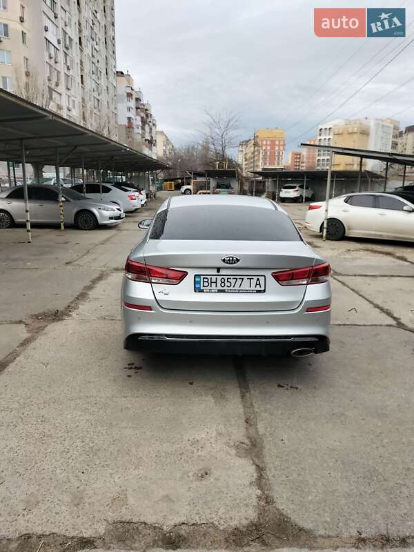 Седан Kia K5 2019 в Одессе