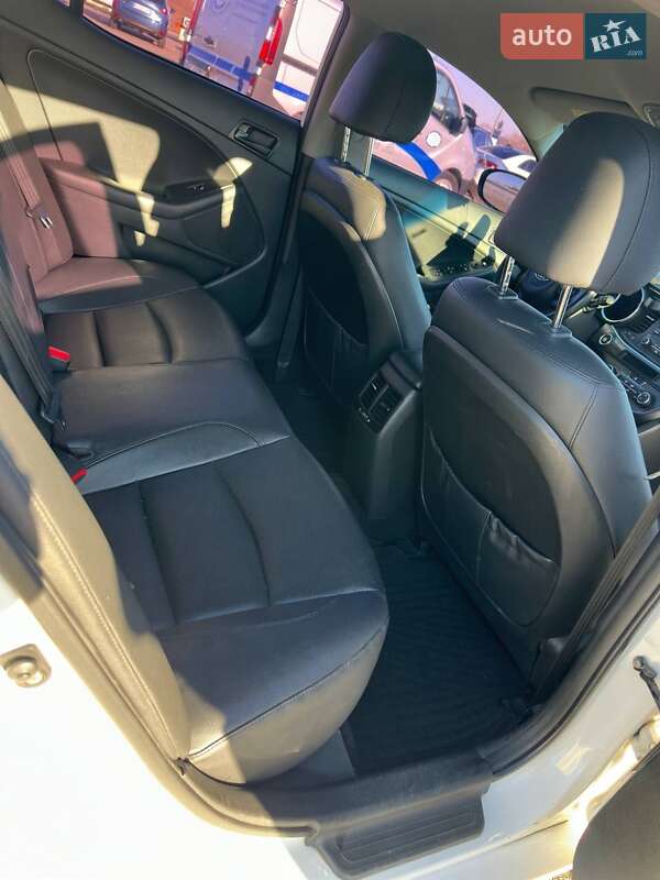 Седан Kia K5 2013 в Киеве