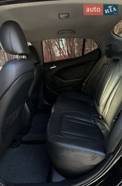 Седан Kia K5 2012 в 