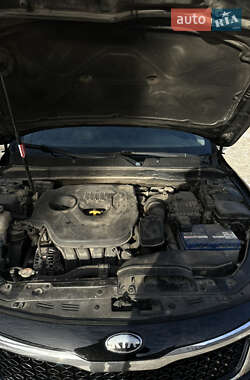 Седан Kia K5 2012 в 