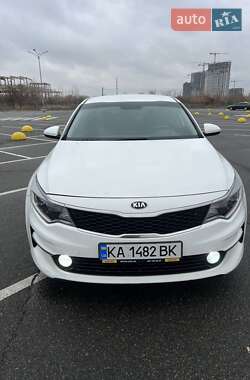 Седан Kia K5 2015 в 