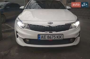 Седан Kia K5 2016 в Дніпрі