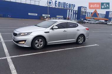 Седан Kia K5 2012 в Ужгороде