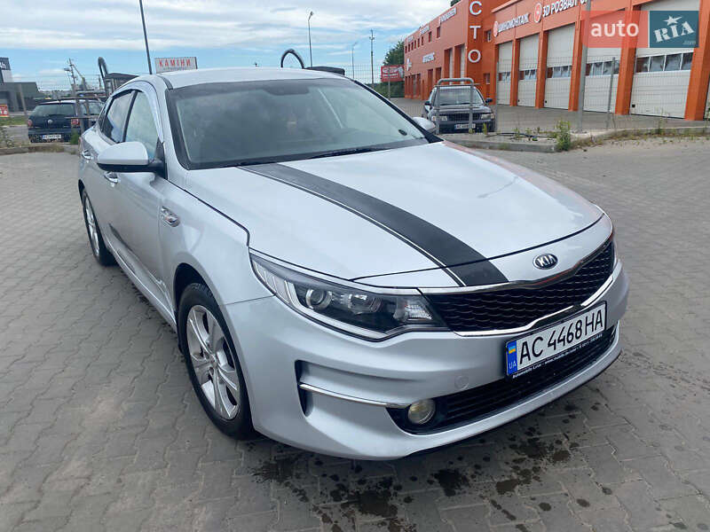 Седан Kia K5 2015 в Луцке