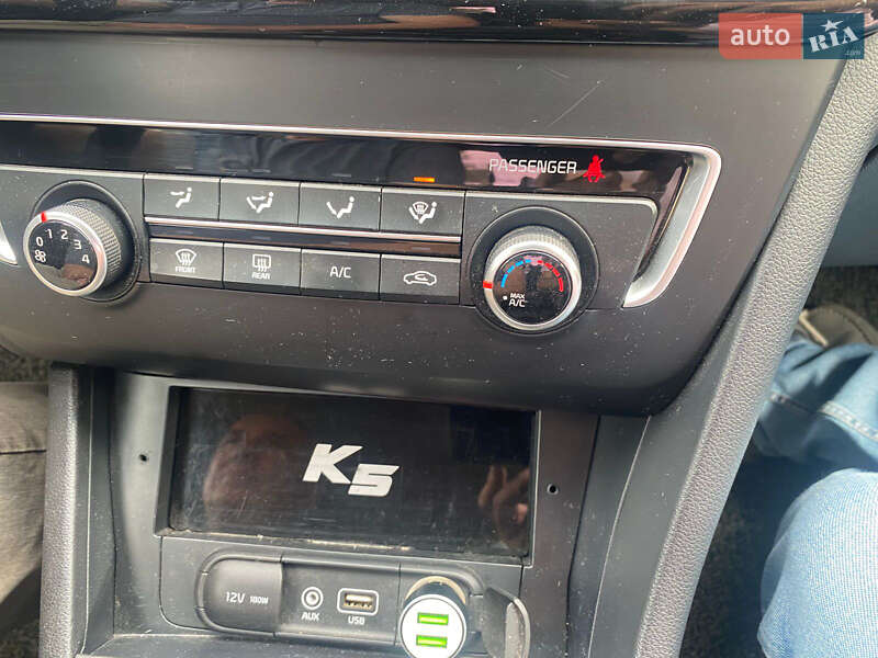 Седан Kia K5 2015 в Луцке