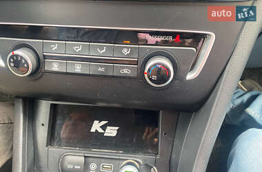 Седан Kia K5 2015 в 