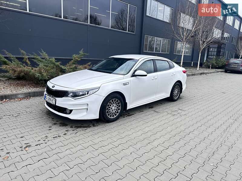 Седан Kia K5 2015 в 