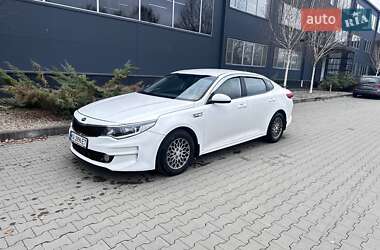 Седан Kia K5 2015 в 