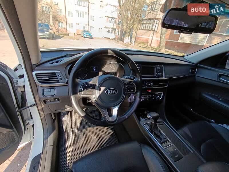 Седан Kia K5 2017 в Прилуках