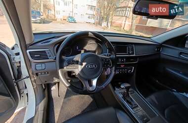 Седан Kia K5 2017 в 
