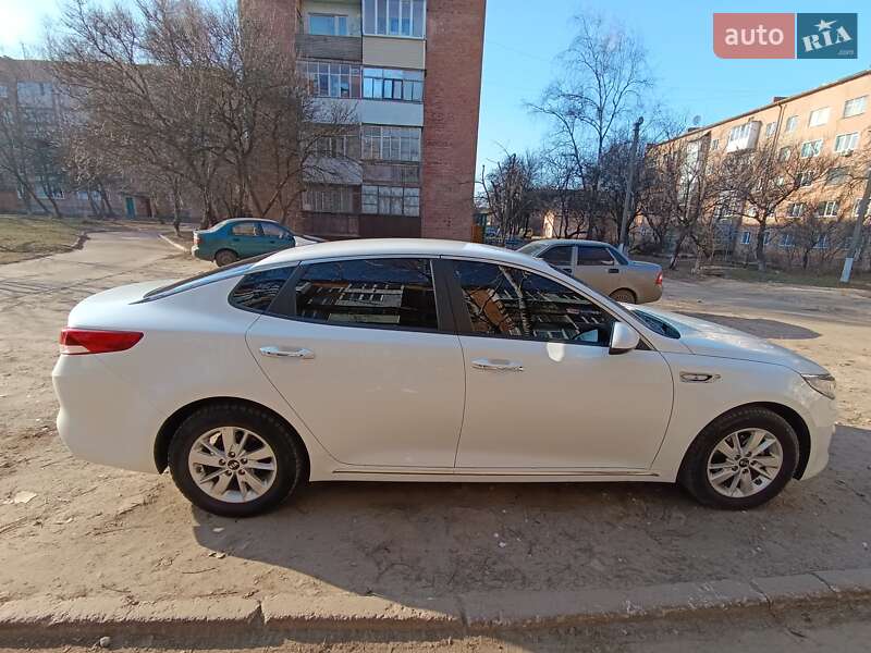 Седан Kia K5 2017 в Прилуках