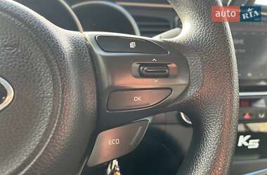 Седан Kia K5 2015 в Киеве