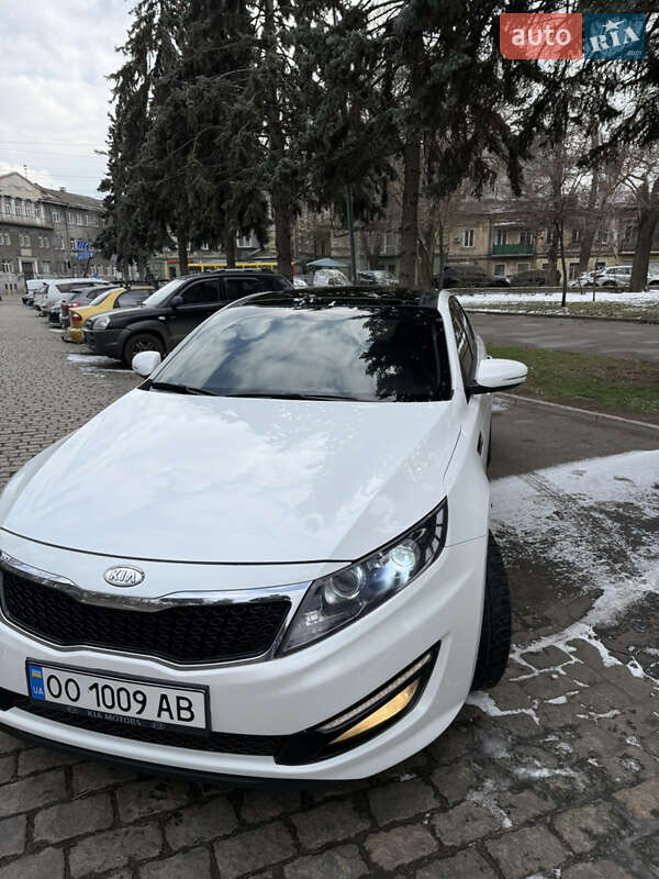 Седан Kia K5 2010 в Одессе