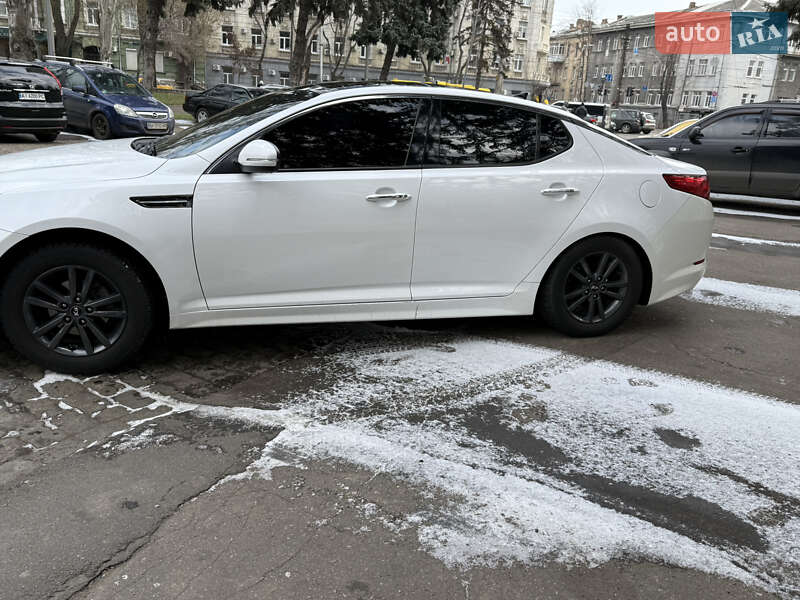 Седан Kia K5 2010 в Одессе