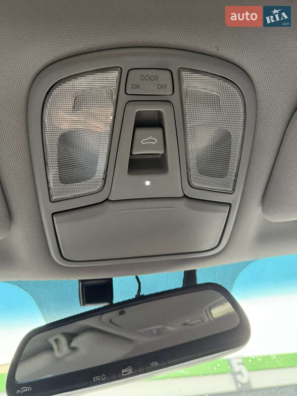 Седан Kia K5 2010 в Одессе