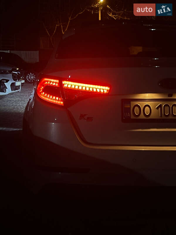 Седан Kia K5 2010 в Одессе