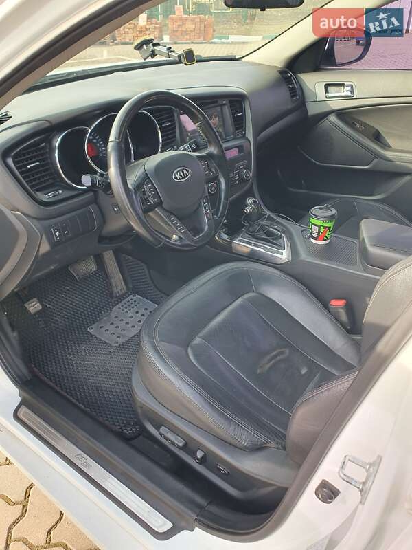 Седан Kia K5 2012 в Кривом Роге