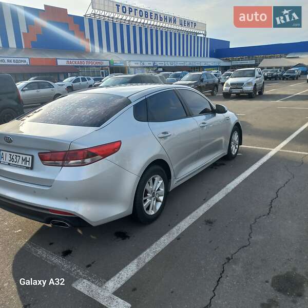 Седан Kia K5 2016 в Киеве