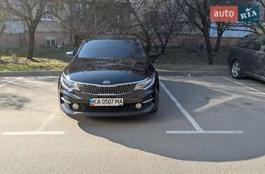 Седан Kia K5 2015 в Бучі