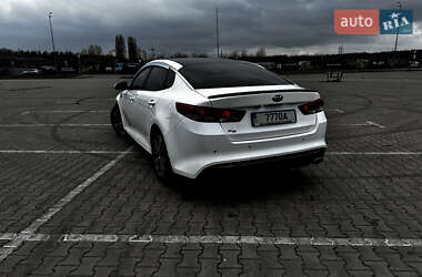 Седан Kia K5 2015 в Києві