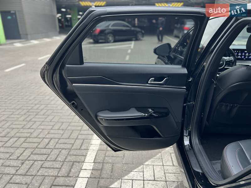 Седан Kia K5 2023 в Киеве