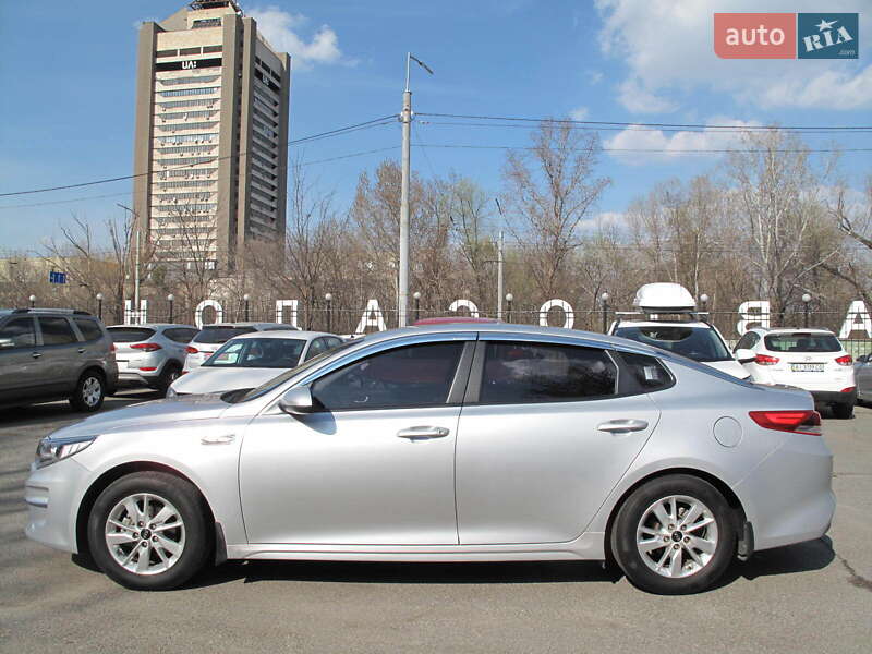 Седан Kia K5 2017 в Киеве