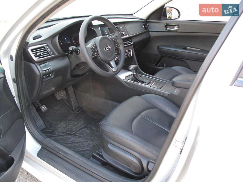 Седан Kia K5 2017 в Киеве