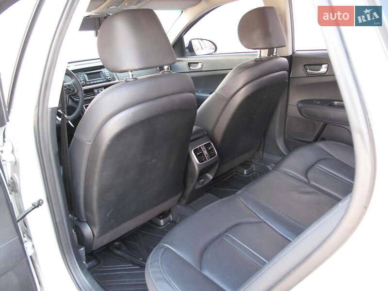 Седан Kia K5 2017 в Киеве