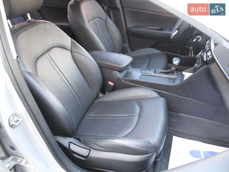 Седан Kia K5 2017 в Киеве