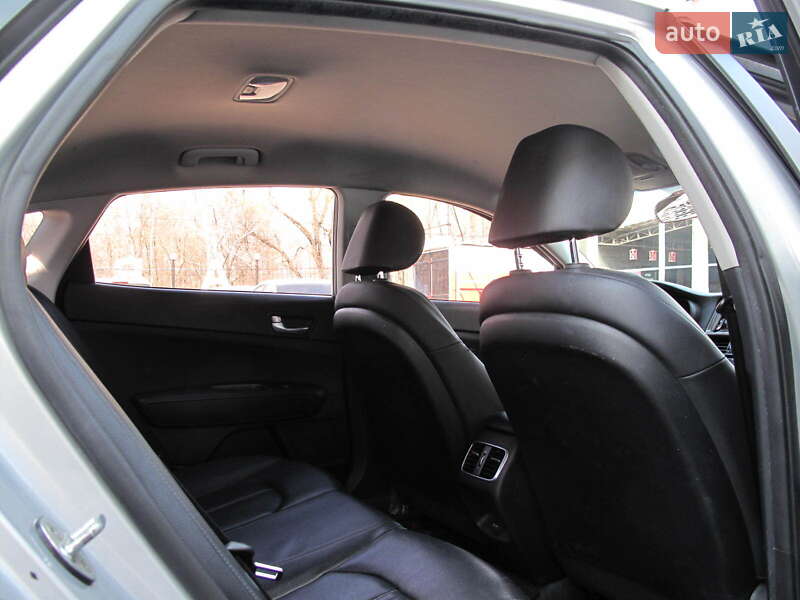 Седан Kia K5 2017 в Киеве