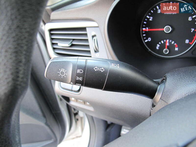 Седан Kia K5 2017 в Киеве