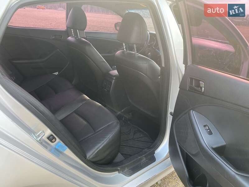 Седан Kia K5 2014 в Києві