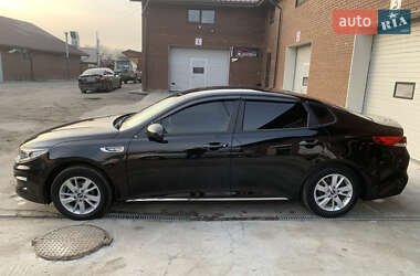 Седан Kia K5 2015 в 